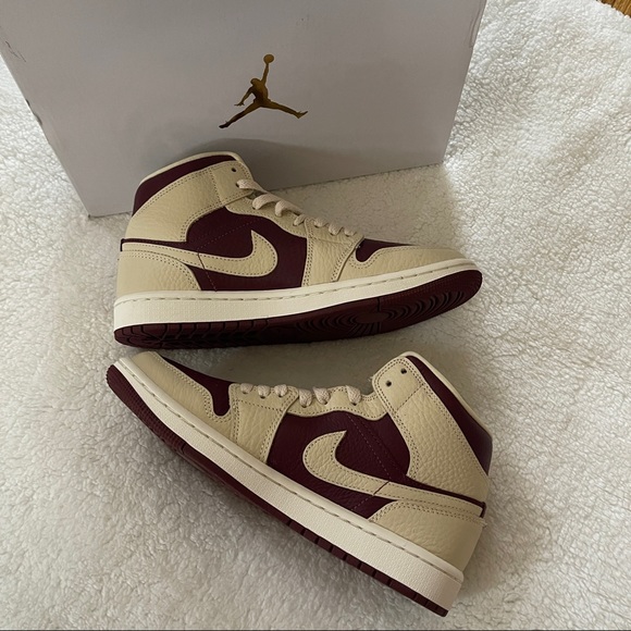 Nike Jordan - Picture 2 of 12